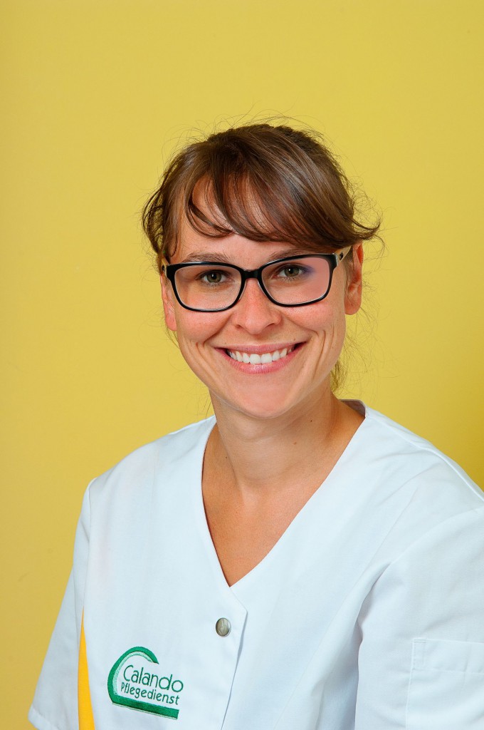 Frau Schmidt führt die Kurse durch.