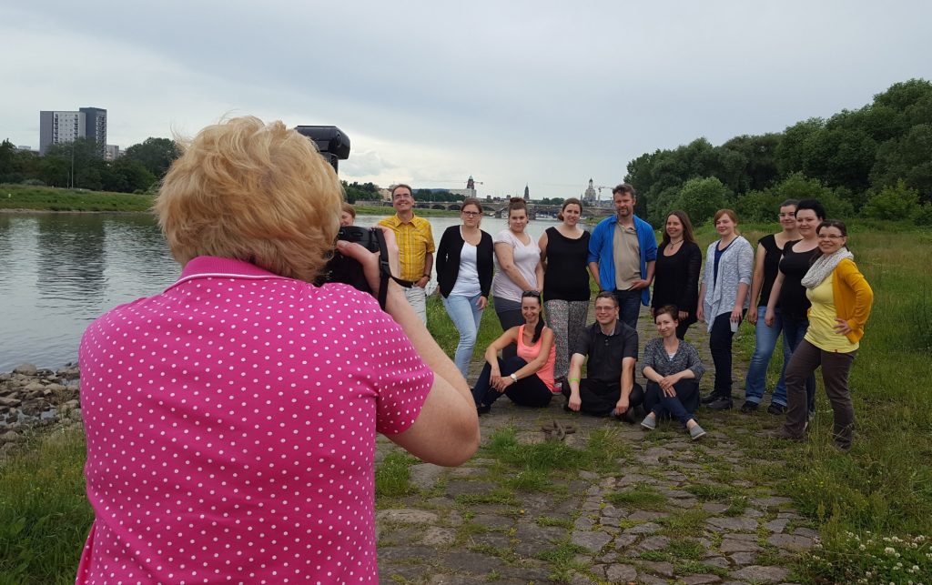 Ein Shooting während der Firmenfeier an der Elbe.