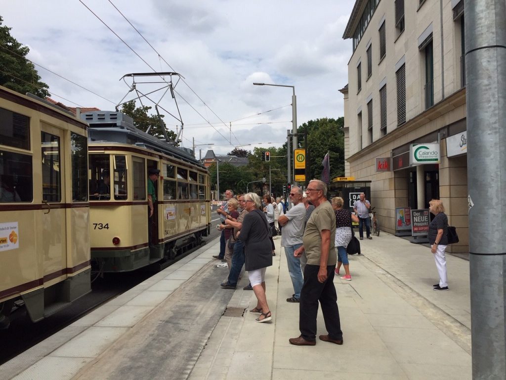Zur Feier des Tages fuhrt am 5. Juli 2019 auch eine alte Straßenbahn...