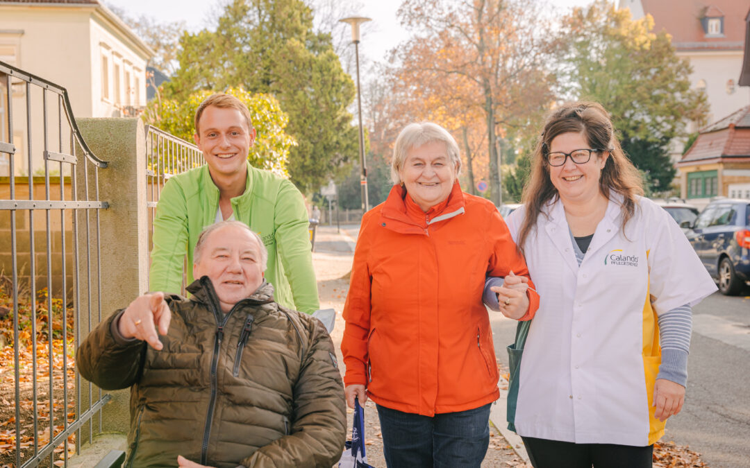 Pfleger*innen von Calando unterwegs mit Klienten