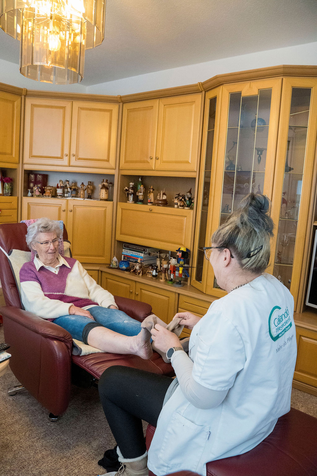 Calando Pflegedienst – Anziehen von Kompressionsstrümpfen 4