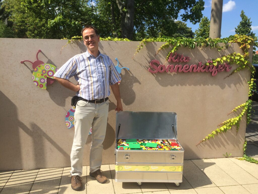 Unser Geschäftsführer Michael Quaas bei der Kita Sonnenkäfer.