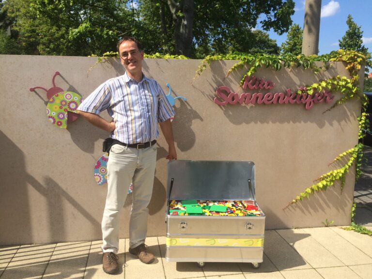 Unser Geschäftsführer Michael Quaas bei der Kita Sonnenkäfer.