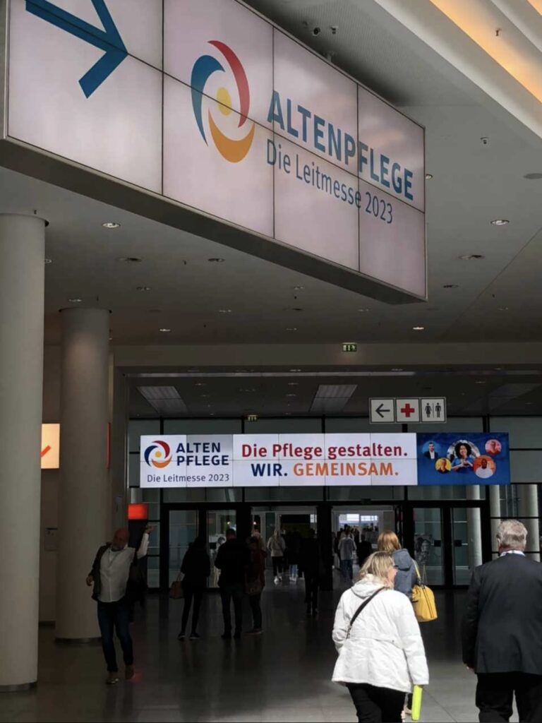 Eingangsbereich der Pflegemesse in Nürnberg 2023